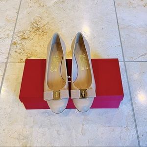NEW Ferragamo Vara Pump US6.5